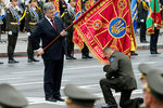 Президент Украины Петр Порошенко во время военного парада по случаю 25-летия независимости Украины