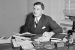 Дэвид Рокфеллер в своем офисе в Рокфеллеровском центре в Нью-Йорке, 1939 год