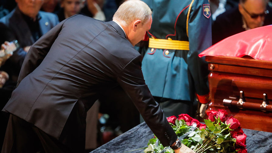 Президент России Владимир Путин на&nbsp;церемонии прощания с&nbsp;Иосифом Кобзоном в&nbsp;Москве, 2 сентября 2018 года