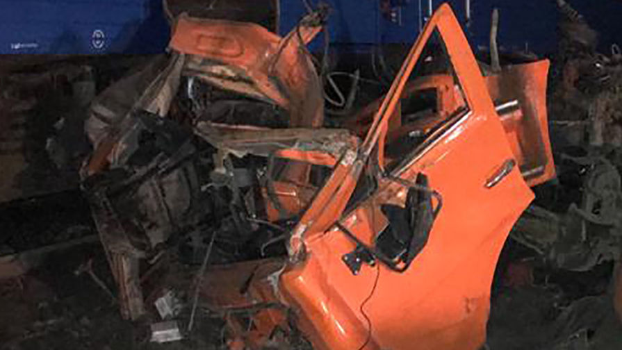Последствия столкновения грузового автомобиля и пассажирского поезда №301 Минск&nbsp;- Адлер, 3 ноября 2018 года