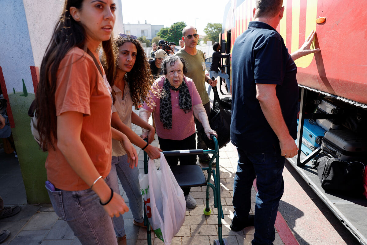 Жители Сдерота покидают свои дома. Это первая эвакуация целого города в  истории Израиля - Газета.Ru