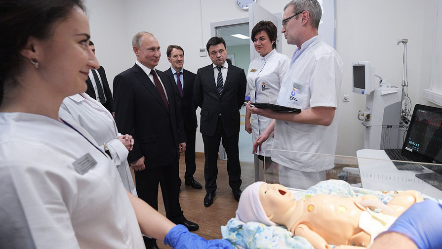 Владимир Путин во время посещения Коломенского центра материнства и детства, 17 января 2018 года