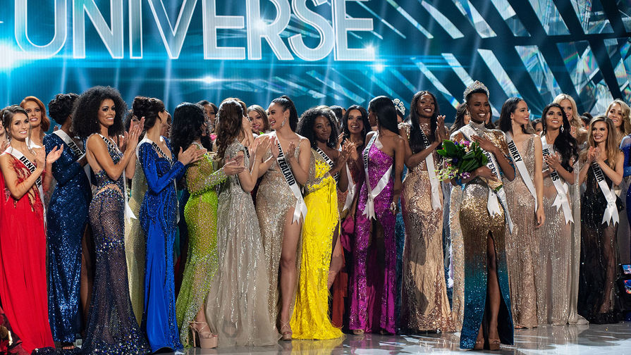 Участницы и победительница конкурса Мисс Вселенная - 2019» 