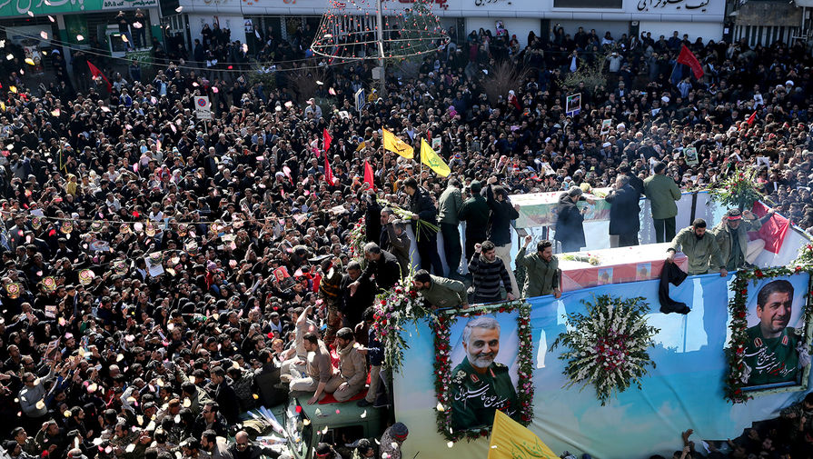 Во время похорон генерала Касема Сулеймани в&nbsp;Кермане, 7 января 2020 года