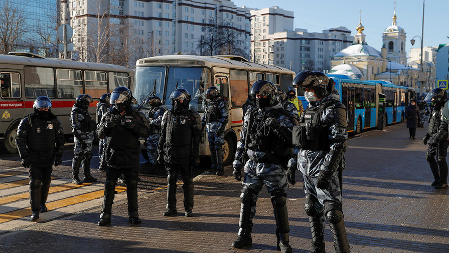 В ОНК назвали число задержанных возле Мосгорсуда, где проходит слушание по делу Навального