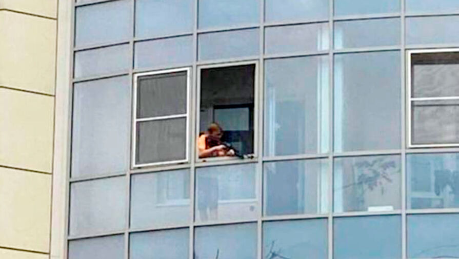 В Ростове-на-Дону мужчина устроил стрельбу из окна многоэтажки