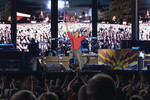 Пол Маккартни впервые за свою 40-летнюю карьеру выступает в Москве на Красной площади, 24 мая 2003 года