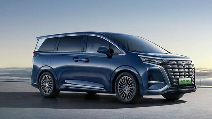 BYD начала продажи минивэна Denza D9 с холодильником в салоне