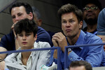 Футболист Том Брэди и его сын Джек во время теннисного матча US Open, 2023 год 