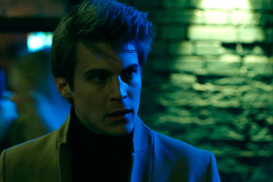 <b>“Текст” (2019)</b>
<br><br>
По словам самого Янковского, при подготовке к этой роли он вдохновлялся персонажами Харви Кейтеля в «Плохом лейтенанте» и Гэри Олдмана в фильме «Леон». “В герое живет определенная эмпатия. Просто власть настолько заразна, что это не ты ее вкушаешь, а она тебя поедает”, — говорил он о персонаже.