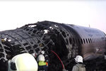 Фюзеляж самолета Sukhoi Superjet 100 авиакомпании «Аэрофлот» на следующий день после катастрофы в аэропорту Шереметьево, 6 мая 2019 года
