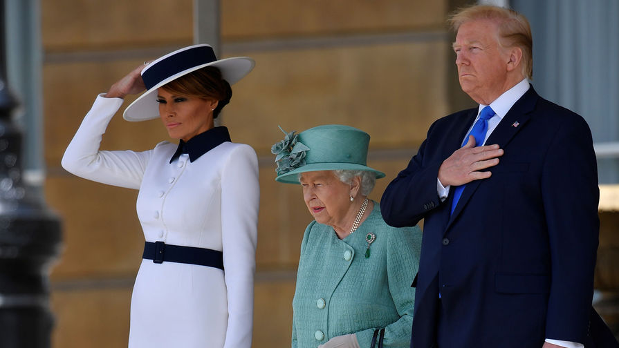 Президент США Дональд Трамп и его супруга Меланья во время встречи с&nbsp;Королевой Елизаветой II в&nbsp;Букингемском дворце в&nbsp;Лондоне, 3 июня 2019 года 