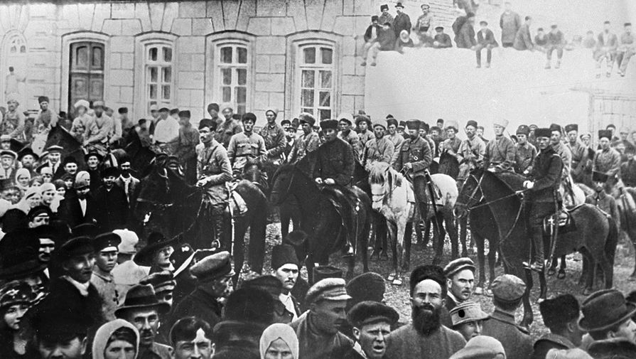 Красноармейцы вступают в Баку, 1 мая 1920 года