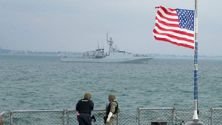 В ВМС США объяснили причины пребывания эсминца вблизи островов Спратли