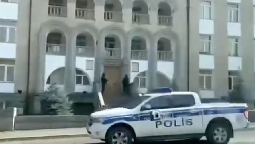 Азербайджан занял здание МВД Нагорного Карабаха