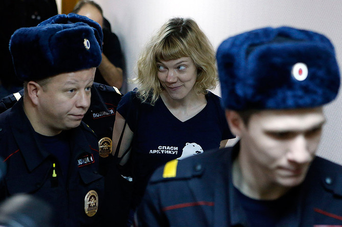 Приморский райсуд Петербурга во вторник вечером согласился освободить под залог гражданку Финляндии Сини Саарелу, задержанную в сентябре по делу Greenpeace