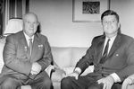 Первый секретарь ЦК КПСС Никита Хрущев и президент США Джон Кеннеди перед обсуждением вопроса о Карибском кризисе в Вене, 1961 год
