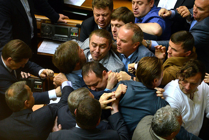 Депутаты Верховной рады на заседании украинского парламента