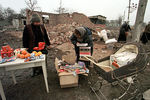 Первые торговые точки после завершения боевых действий в Грозном, февраль 2000 года