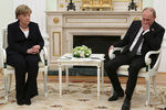 Президент Российской Федерации Владимир Путин и канцлер Федеративной Республики Германия Ангела Меркель во время встречи в Кремле
