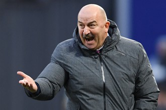 Главный тренер сборной России Станислав Черчесов во время товарищеского матча с Южной Кореей.