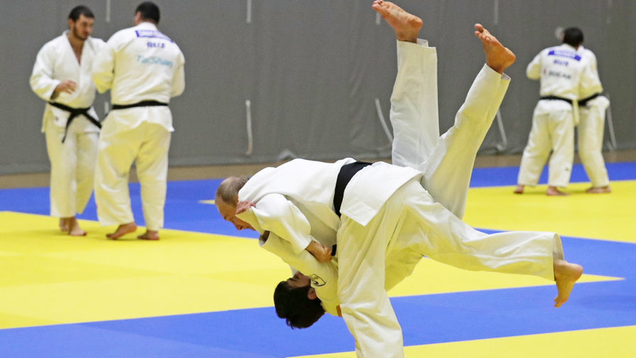 Президент России Владимир Путин во время тренировки на&nbsp;татами в&nbsp;спортивно-тренировочном комплексе &laquo;Юг-Спорт&raquo; в&nbsp;Сочи, 14 февраля 2019 года