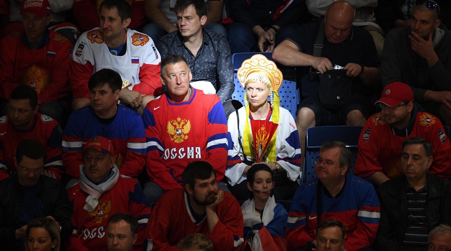 Болельщики сборной России во время матча чемпионата мира по хоккею за третье место между сборными командами России и Чехии