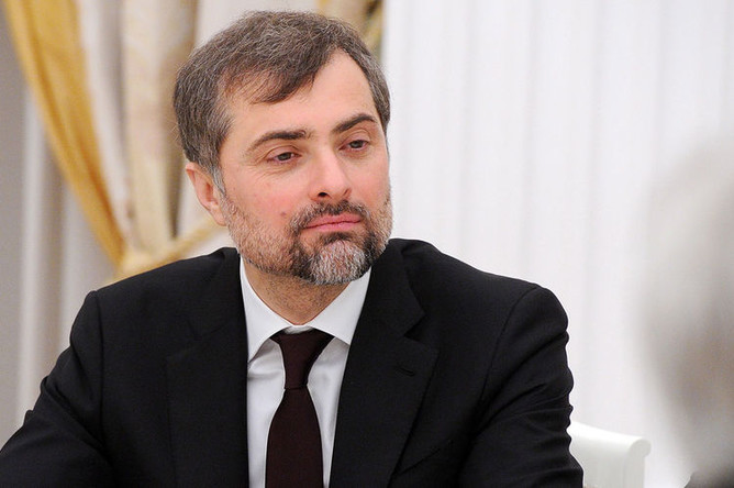Помощник президента России Владислав Сурков во время встречи президента РФ В.Путина и государственного секретаря США Д.Керри в Кремле, 2016 год