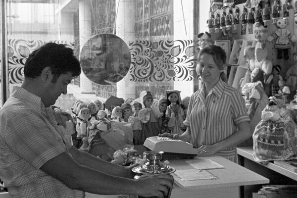 В&nbsp;магазине &laquo;Березка&raquo; в&nbsp;Москве, 1976&nbsp;год