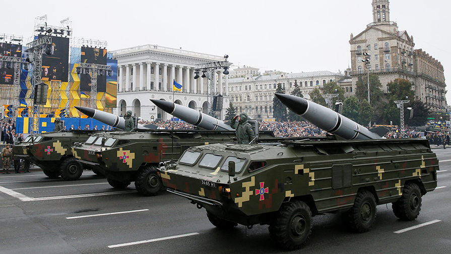 Военная техника во время военного парада по&nbsp;случаю 25-летия независимости Украины