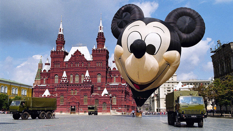 Воздушный шар в&nbsp;виде Микки Мауса на&nbsp;Красной площади, 1991 год
