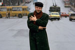 Борис Моисеев во время прогулки по городу, 1994