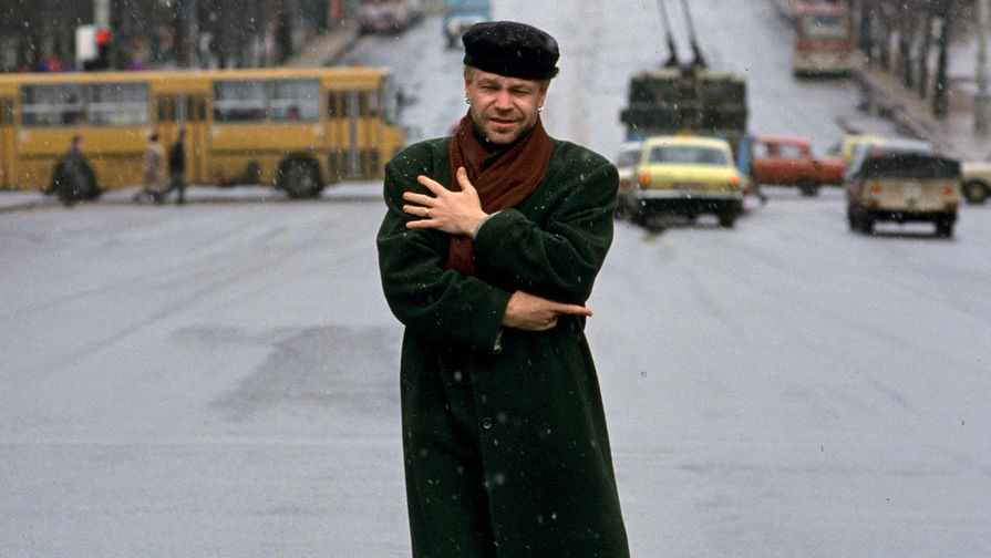 Борис Моисеев во время прогулки по&nbsp;городу, 1994