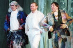 Василий Бочкарев, Виталий Соломин и Александр Ермаков в сцене из спектакля «Свадьба Кречинского», 2002 год
