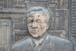 Портрет Нурсултана Назарбаева на здании акимата в центре Алма-Аты, 10 января 2022 года