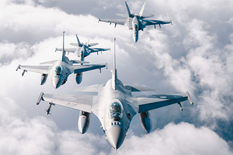 Politico: Киев желает получить до 50 самолетов F-16, чтобы сформировать 3-4 эскадрильи