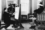 Сальвадор Дали пишет портрет британского актера Лоуренса Оливье в образе Ричарда III в студии Shepperton Studios, Лондон, 1956 год