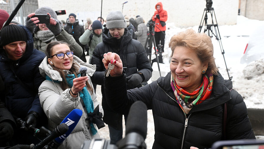 Полина Лурье получила ключи от квартиры Ларисы Долиной