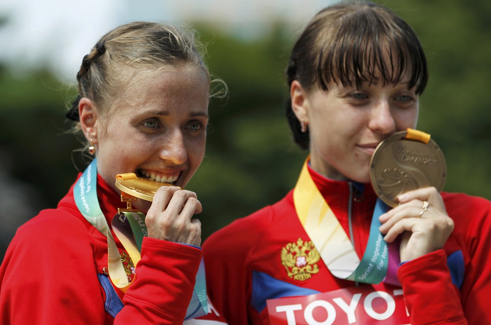Ольга Каниськина и Анися Кирдяпкина на пъедестале