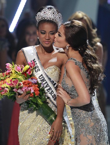 Титул «Мисс Вселенная» завоевала 25-летняя темнокожая красавица из&nbsp;Анголы Лейла Лопес.