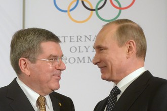 Президент России Владимир Путин и президент МОК Томас Бах
