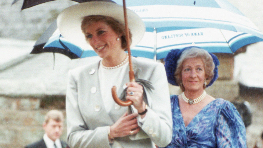 Принцесса Уэльская Диана с матерью в Лондоне, 1989 год