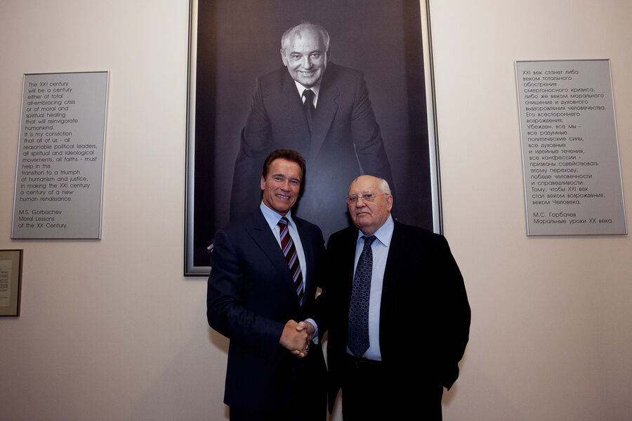 Арнольд Шварценеггер и Михаил Горбачев в Горбачев-Фонде в Москве, 2010 год 