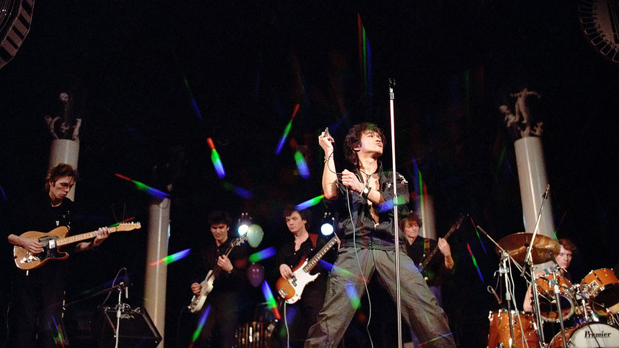 Группа «Кино» выступает на фестивале «Асса» в честь выхода одноименного фильма. Москва, 1988 год