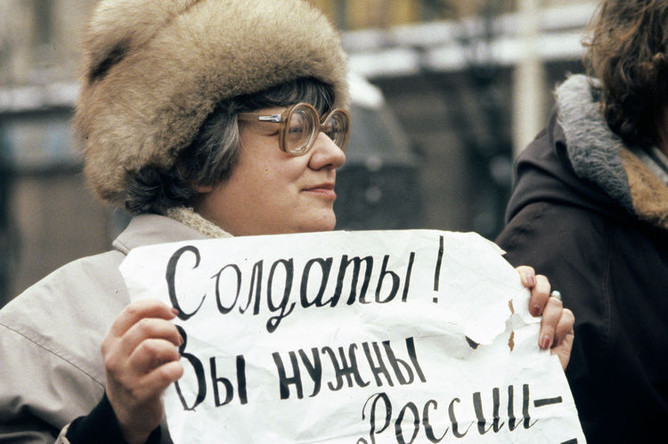 Руководитель «Демократического союза» Валерия Новодворская на митинге за сохранение целостности СССР, 1991 год