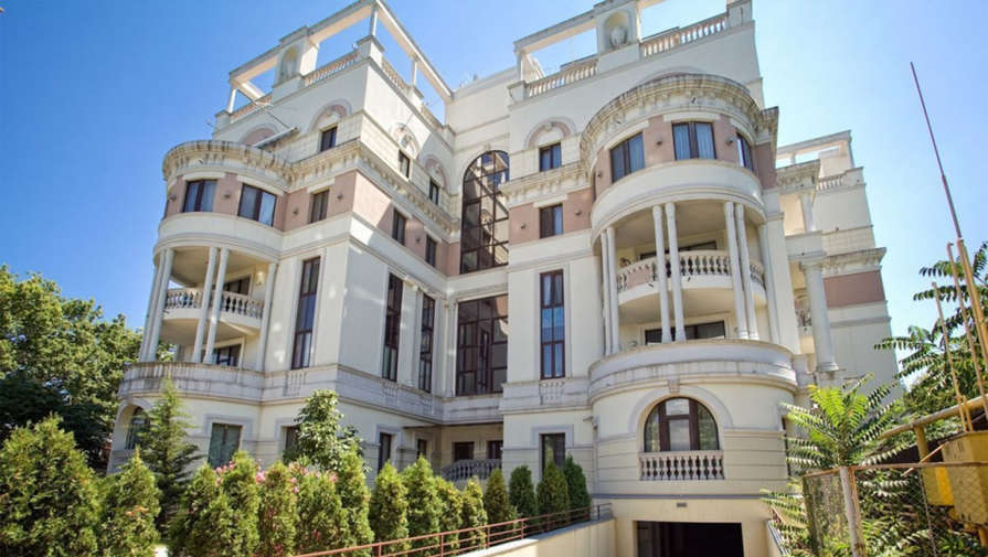 В Крыму продадут квартиру Зеленского
