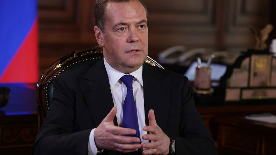 Медведев пригрозил изымать зарубежное имущество в случае конфискации российских активов