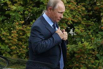 Президент РФ Владимир Путин во время посещения Рязанского кожевенного завода группы компаний «Русская кожа», 24 августа 2017 года