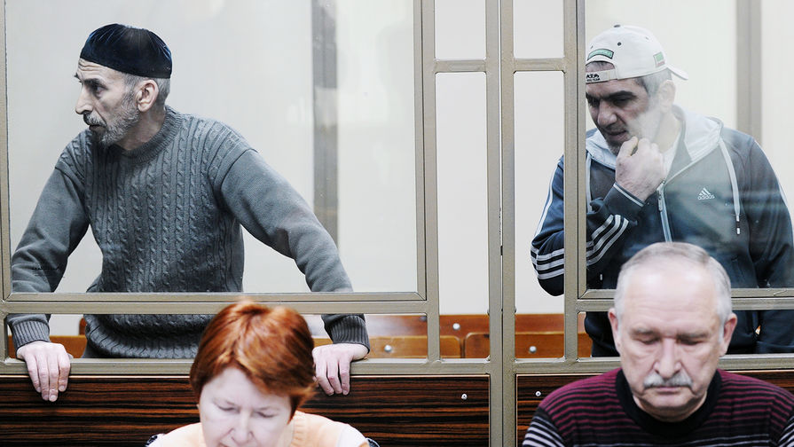 Обвиняемые Магомед Маздаев и Рамзан Белялов во время заседания Северо-Кавказского окружного военного суда в Ростове-на-Дону, 13 декабря 2017 года