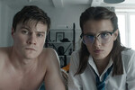 Актеры Олег Гаас и Любовь Аксенова в кадре из фильма «Глубже!» (2020)